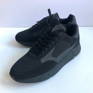 NIB Closure London Premium Runner 2.0 Triple Black Mens UK 6, Mens US 6.5 to 7